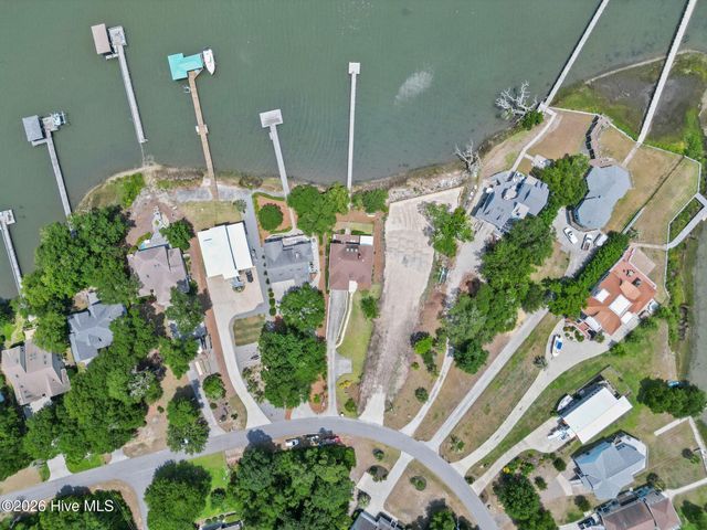 915 Chadwick Shores Drive, Sneads Ferry, NC 28460