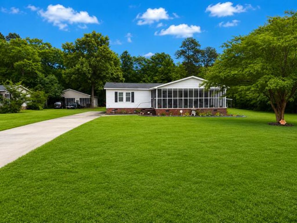 1301 Mill Creek Drive, Manning, SC 29102