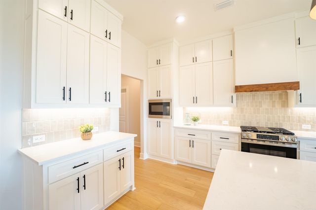 608 Corondelet Lane, Maumelle, AR 72113