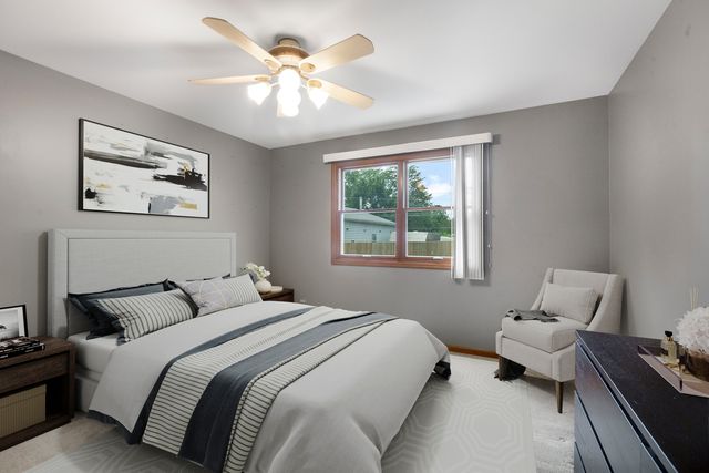 18207 W Big Oaks Road, Grayslake, IL 60030