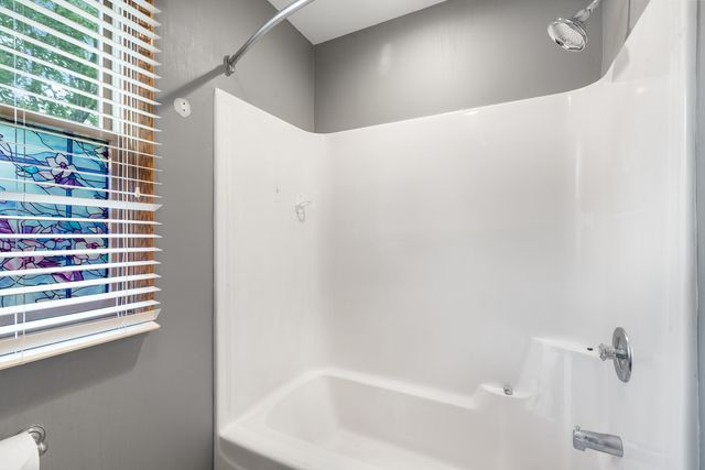 18207 W Big Oaks Road, Grayslake, IL 60030