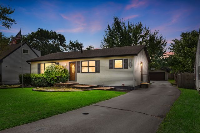 18207 W Big Oaks Road, Grayslake, IL 60030