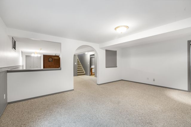 18207 W Big Oaks Road, Grayslake, IL 60030