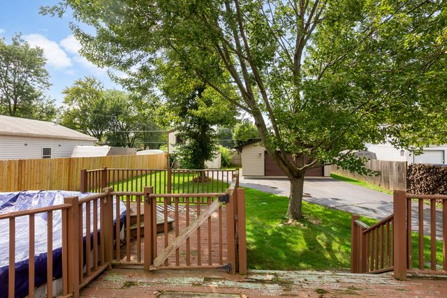 18207 W Big Oaks Road, Grayslake, IL 60030