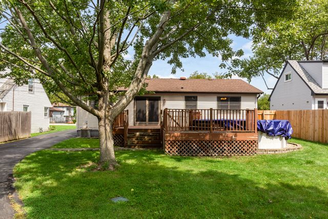 18207 W Big Oaks Road, Grayslake, IL 60030