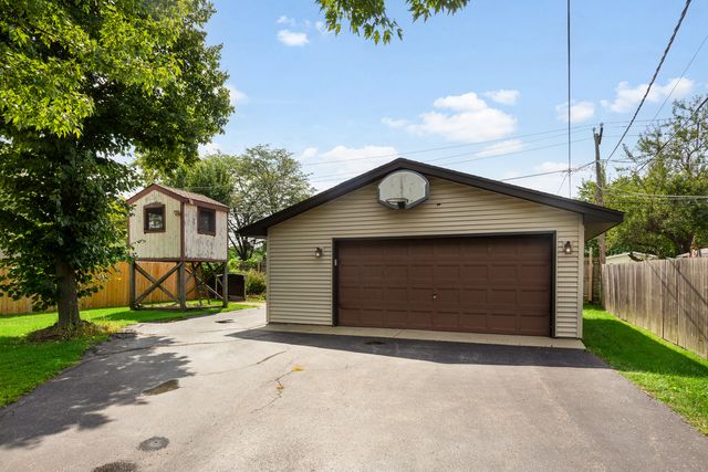 18207 W Big Oaks Road, Grayslake, IL 60030
