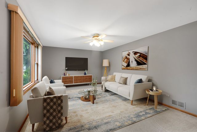 18207 W Big Oaks Road, Grayslake, IL 60030