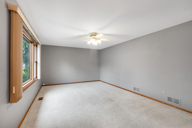 18207 W Big Oaks Road, Grayslake, IL 60030