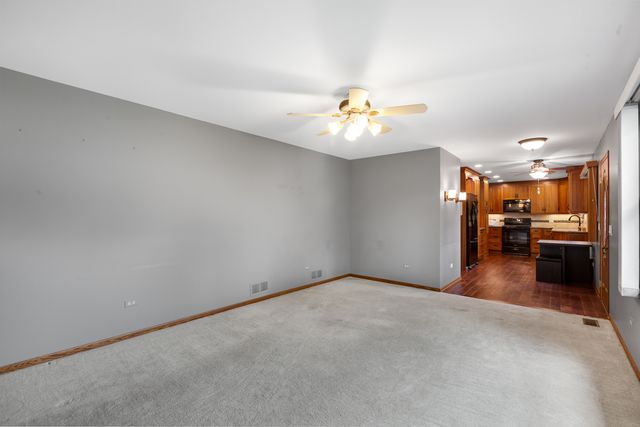 18207 W Big Oaks Road, Grayslake, IL 60030