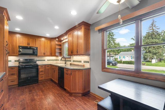 18207 W Big Oaks Road, Grayslake, IL 60030