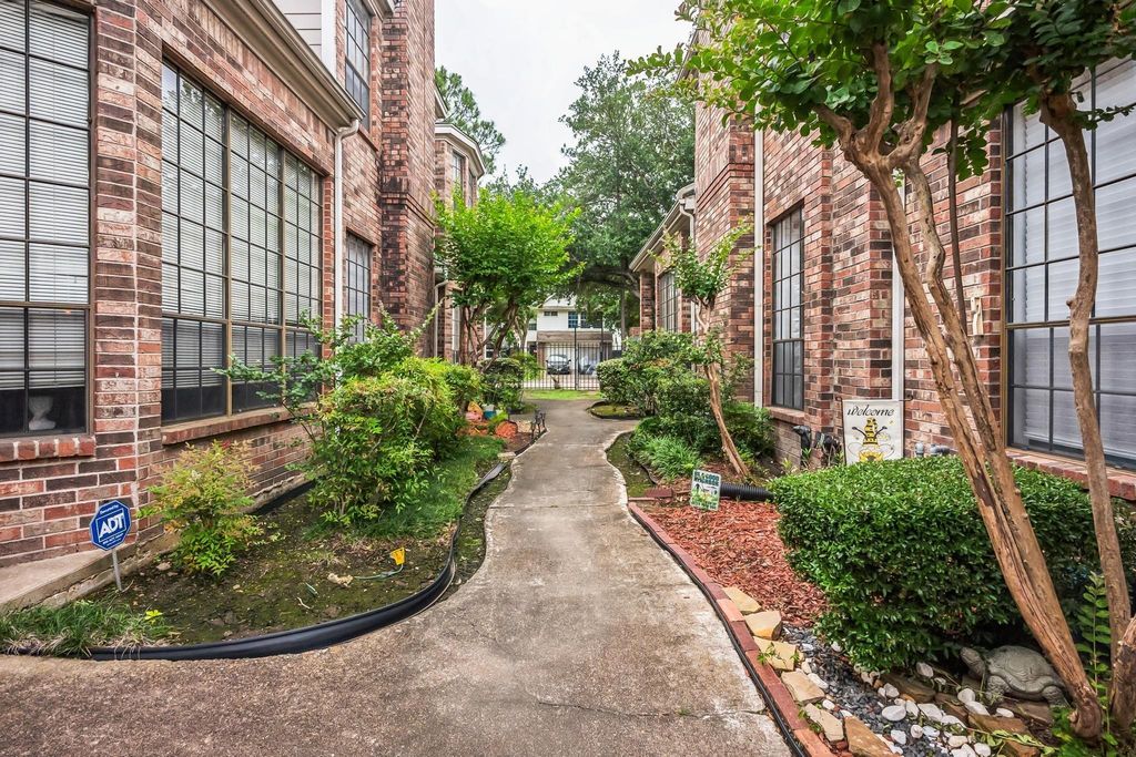 8888 Benning Drive 293, Houston, TX 77031
