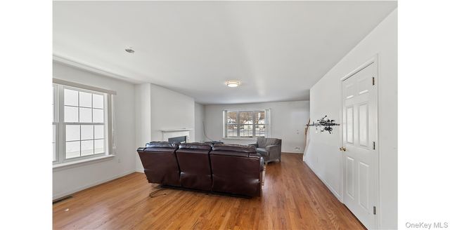 21 Kings Way, Pawling, NY 12564