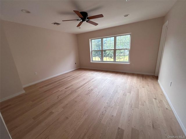 21 Kings Way, Pawling, NY 12564