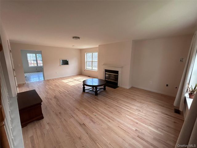 21 Kings Way, Pawling, NY 12564