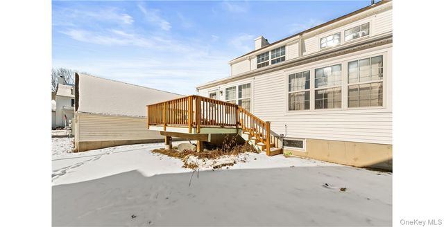 21 Kings Way, Pawling, NY 12564