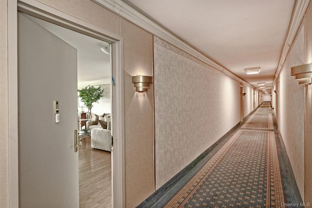 269-10 Grand Central Parkway 15L, Floral Park, NY 11005