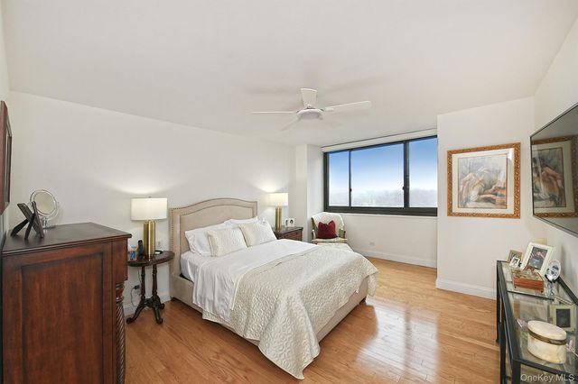 269-10 Grand Central Parkway 15L, Floral Park, NY 11005