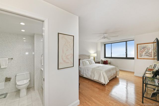 269-10 Grand Central Parkway 15L, Floral Park, NY 11005