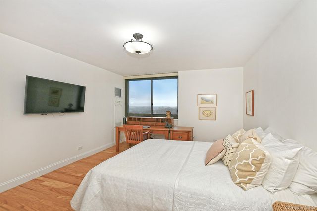 269-10 Grand Central Parkway 15L, Floral Park, NY 11005
