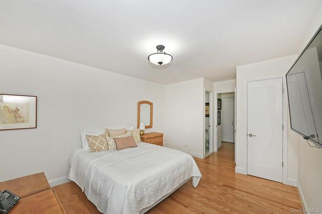 269-10 Grand Central Parkway 15L, Floral Park, NY 11005