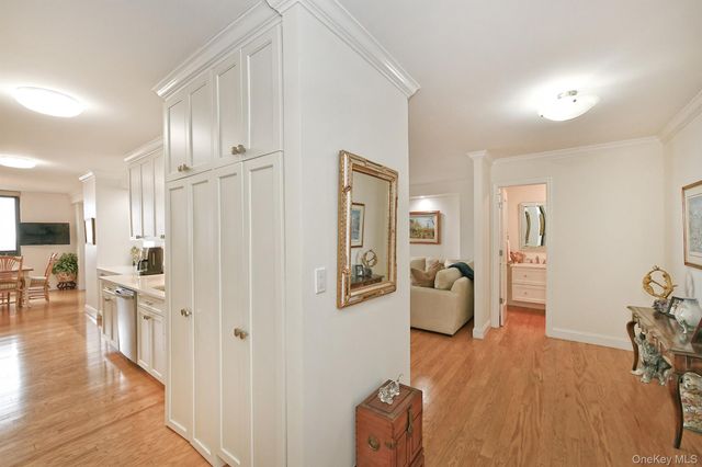 269-10 Grand Central Parkway 15L, Floral Park, NY 11005