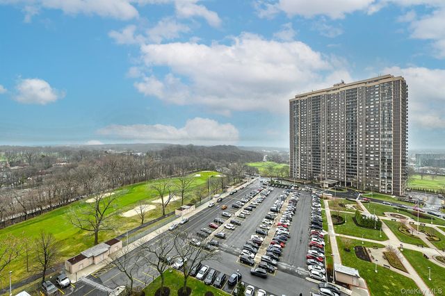 269-10 Grand Central Parkway 15L, Floral Park, NY 11005
