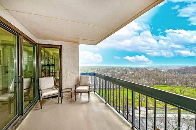 269-10 Grand Central Parkway 15L, Floral Park, NY 11005