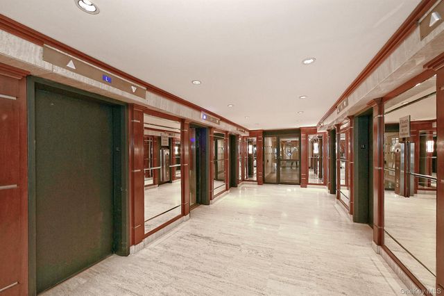 269-10 Grand Central Parkway 15L, Floral Park, NY 11005