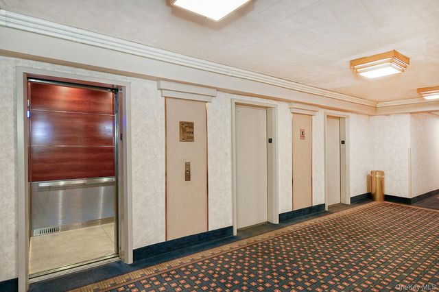269-10 Grand Central Parkway 15L, Floral Park, NY 11005