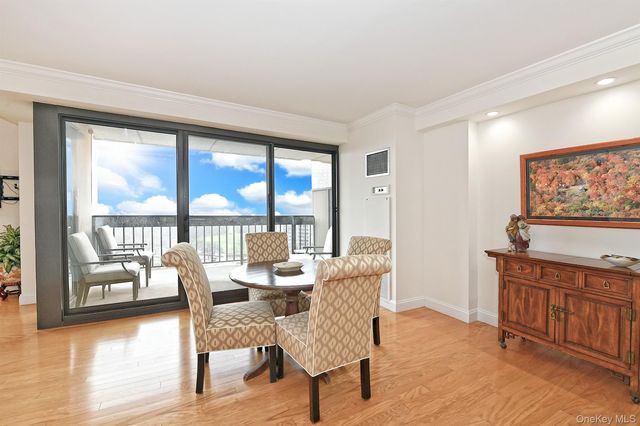 269-10 Grand Central Parkway 15L, Floral Park, NY 11005