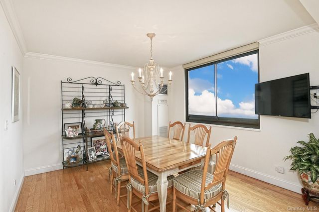 269-10 Grand Central Parkway 15L, Floral Park, NY 11005
