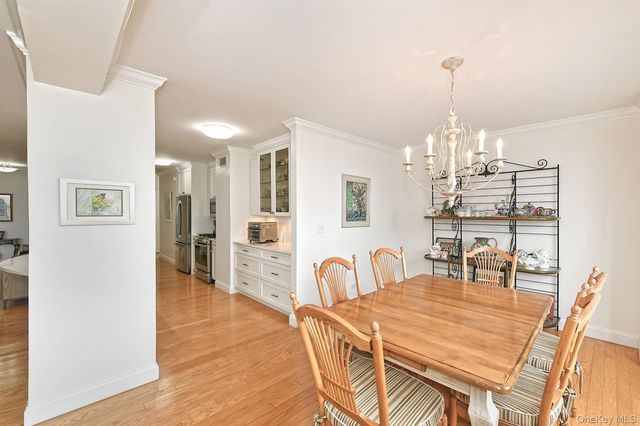 269-10 Grand Central Parkway 15L, Floral Park, NY 11005