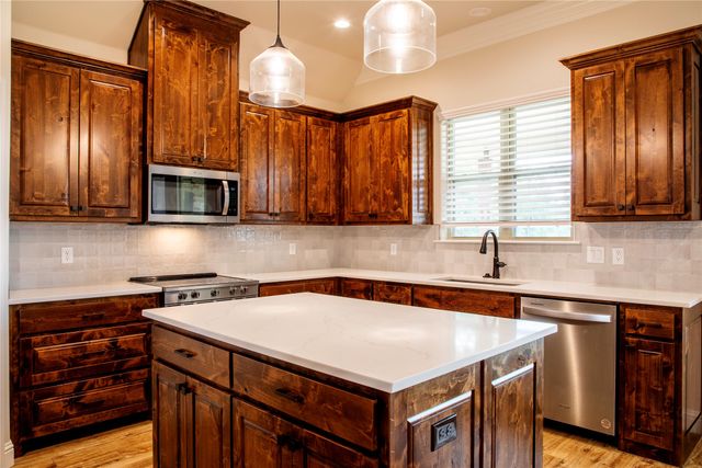 1045 Bermes Court, Brock, TX 76087