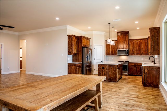 1045 Bermes Court, Brock, TX 76087
