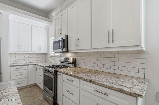 232 AVENIDA MIRADOR, Santa Teresa, NM 88008