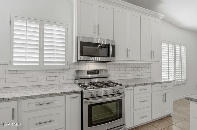 232 AVENIDA MIRADOR, Santa Teresa, NM 88008