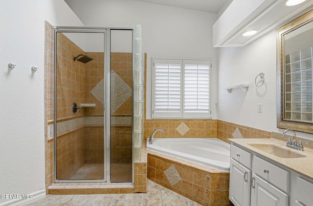 232 AVENIDA MIRADOR, Santa Teresa, NM 88008