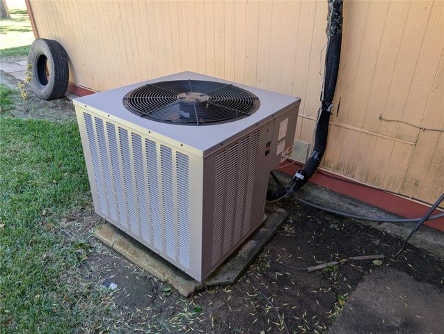 203 Mimosa Street, Lake Jackson, TX 77566