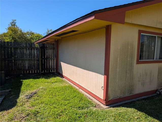 203 Mimosa Street, Lake Jackson, TX 77566