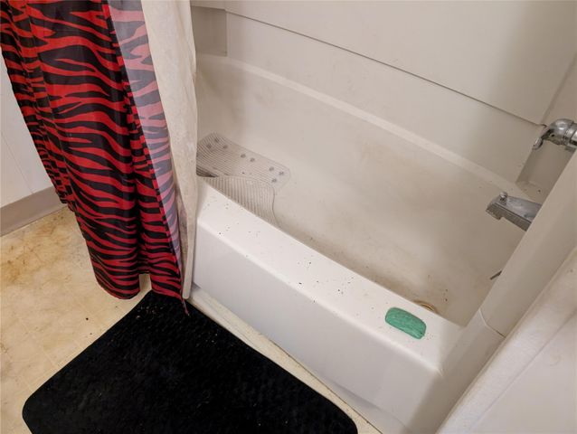 203 Mimosa Street, Lake Jackson, TX 77566