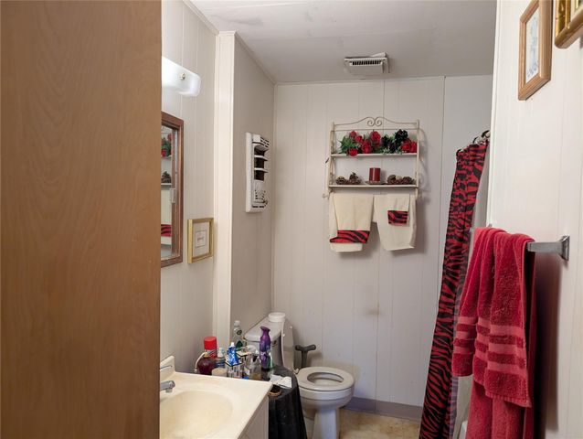 203 Mimosa Street, Lake Jackson, TX 77566