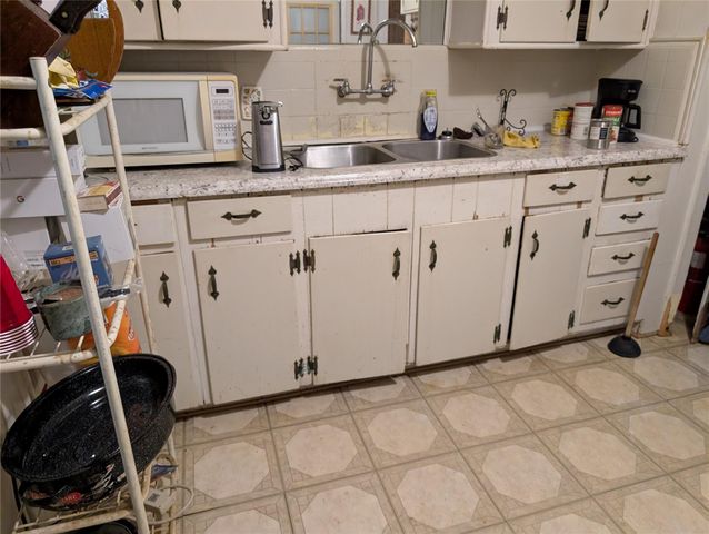 203 Mimosa Street, Lake Jackson, TX 77566