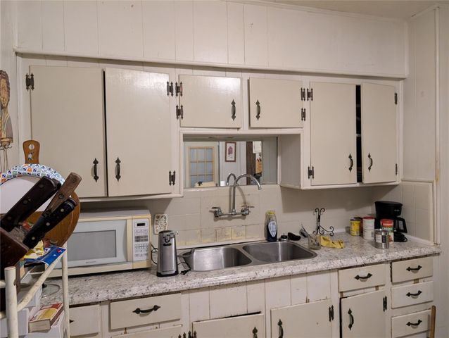 203 Mimosa Street, Lake Jackson, TX 77566