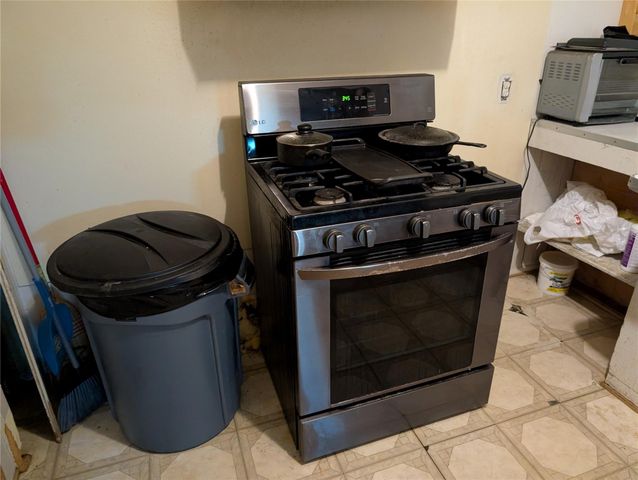 203 Mimosa Street, Lake Jackson, TX 77566