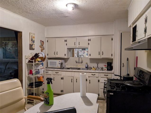 203 Mimosa Street, Lake Jackson, TX 77566