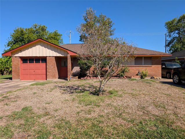 203 Mimosa Street, Lake Jackson, TX 77566