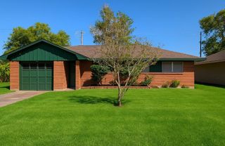 203 Mimosa Street, Lake Jackson, TX 77566