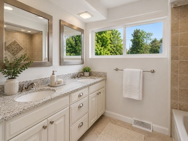 79 Edgewater Dr, Wareham, MA 02571