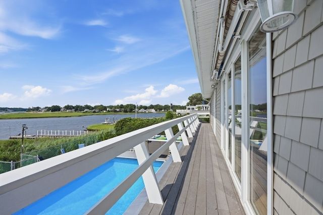79 Edgewater Dr, Wareham, MA 02571