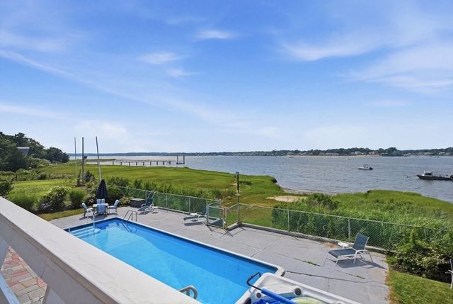 79 Edgewater Dr, Wareham, MA 02571